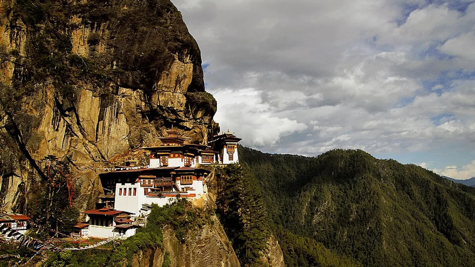 Taktsang Palphug Monastery (Tiger's Nest)