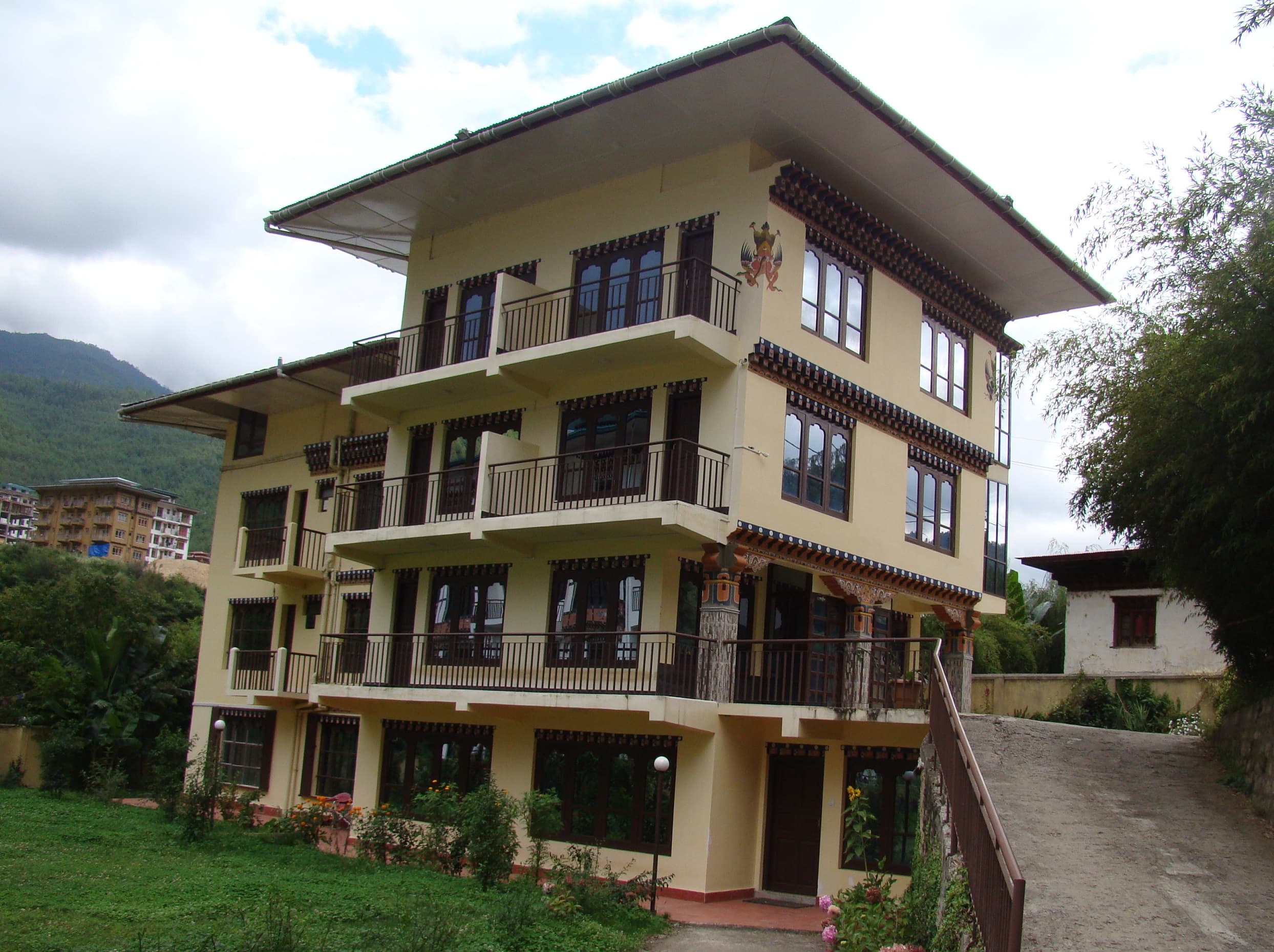 Pamtsho Hotel