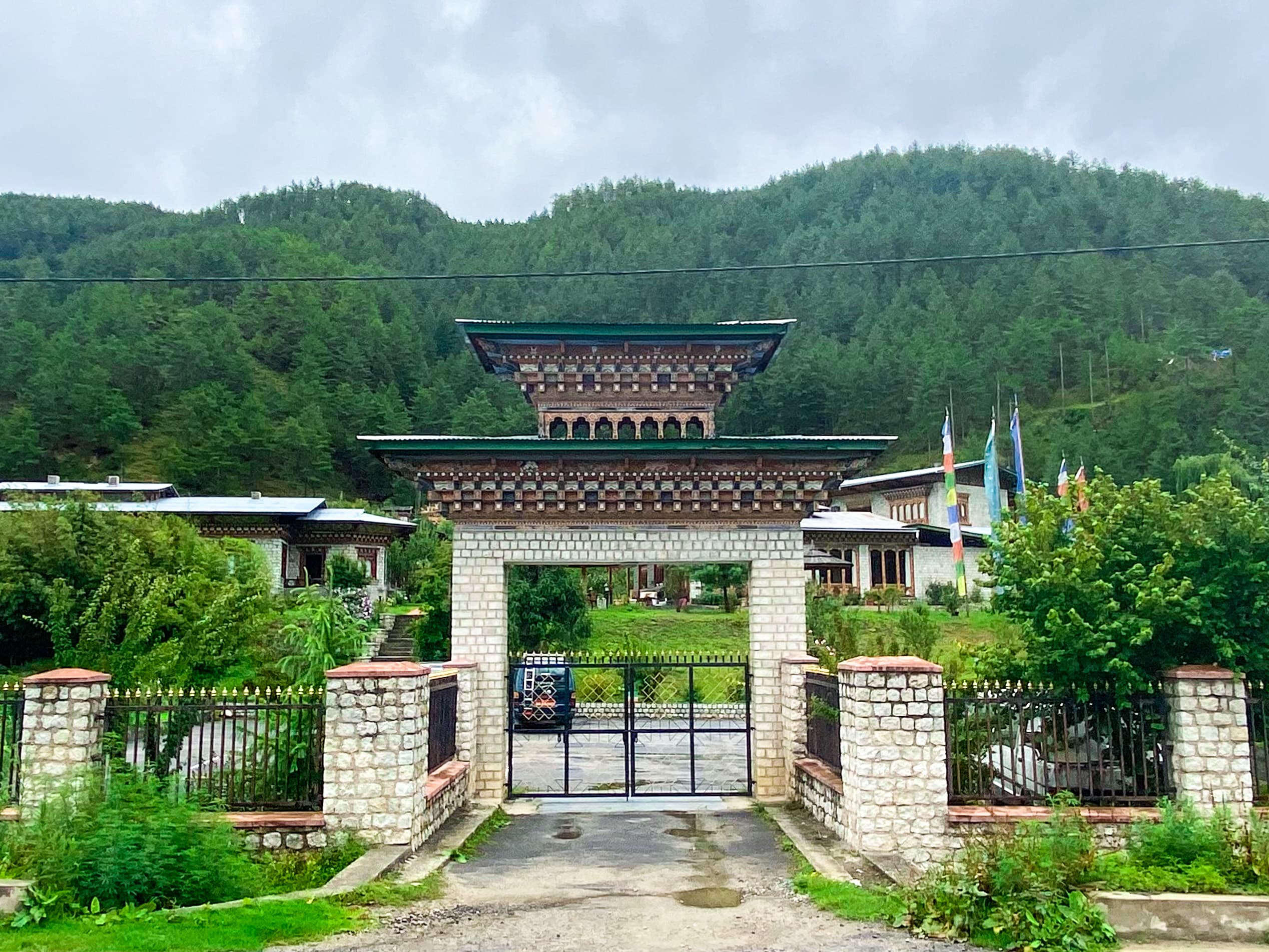 Gongkhar Hotel