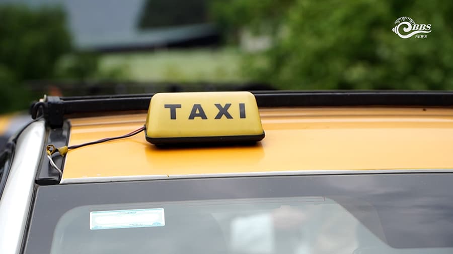 Women taxi drivers navigate safety risks and financial challenges