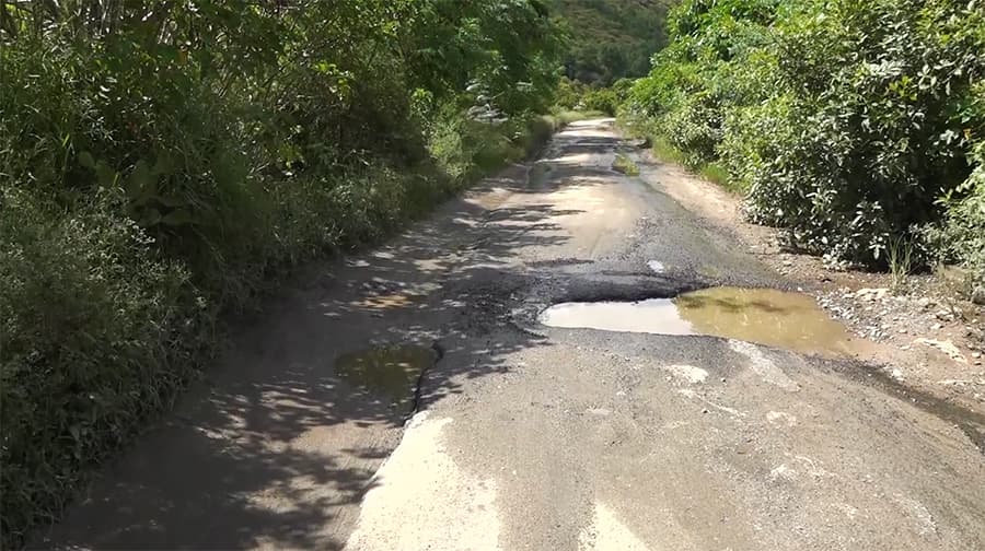 Shengana-Dzomi road project faces delays and pothole problems